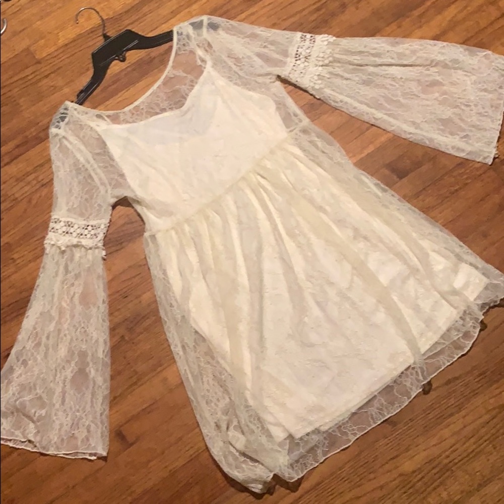 Taylor & Sage lace bell sleeve dress